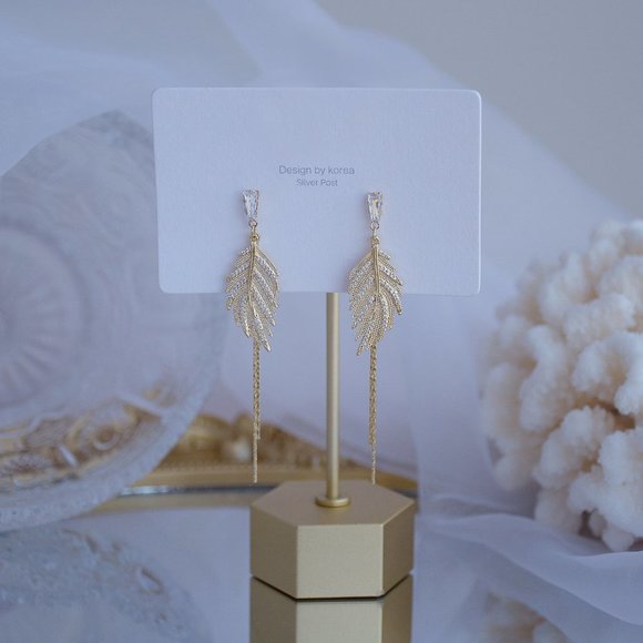 #NEW 14K Gold Plated Diamond Leaf Tassel Earrings - Picture 5 of 8